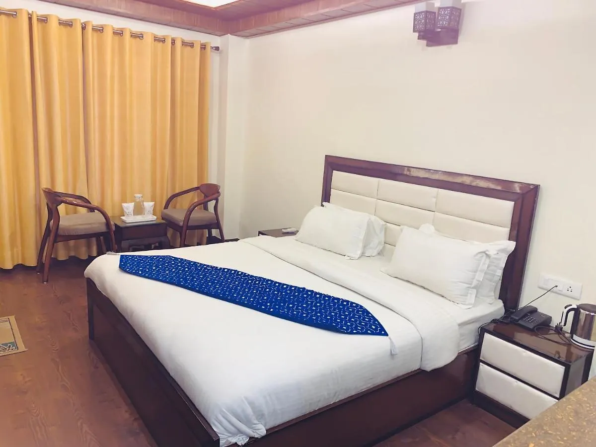 Dusk N Dawn Hotel Shimla 3*,